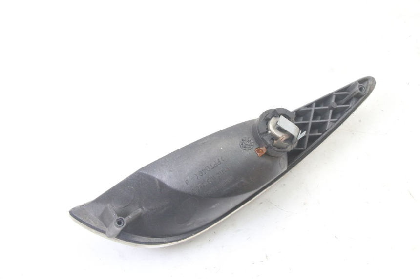 photo de CLIGNOTANT ARRIERE DROIT PEUGEOT ELYSTAR 50 (2002 - 2014) - Gros plan technique