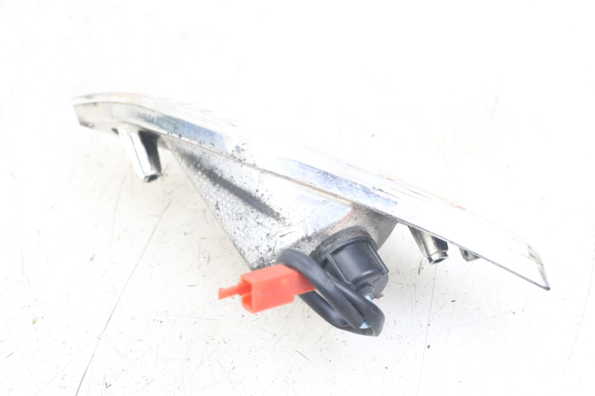 photo de CLIGNOTANT ARRIERE DROIT SYM FIDDLE 3 III 125 (2014 - 2020) - Gros plan technique