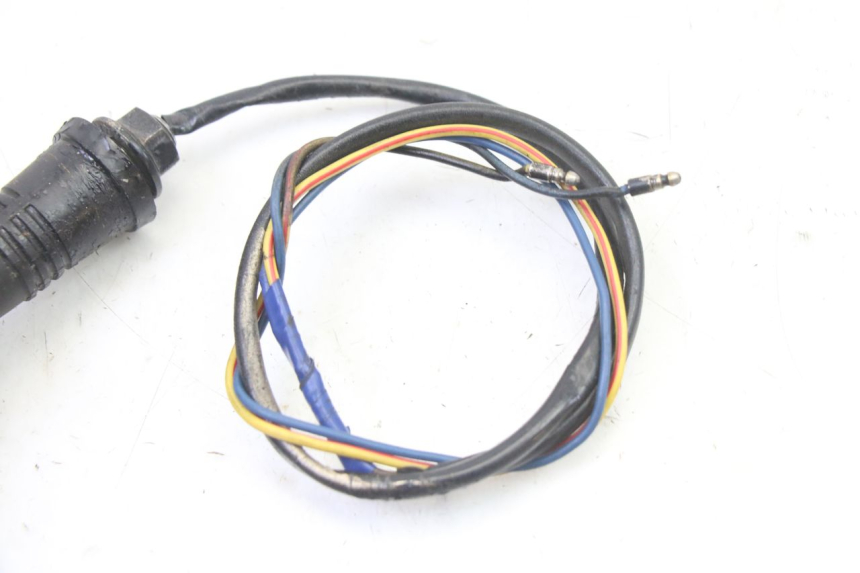 photo de CLIGNOTANT ARRIERE DROIT YAMAHA FJ 36Y 1100 (1984 - 1985) - Points de fixation