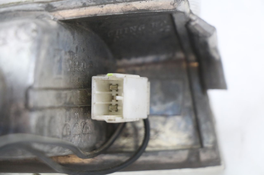 photo de CLIGNOTANT ARRIERE DROIT PIAGGIO FLY 2T 50 (2004 - 2017) - Vue d’ensemble