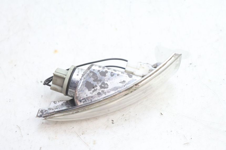 photo de CLIGNOTANT ARRIERE DROIT PIAGGIO FLY 2T 50 (2004 - 2017) - Gros plan technique