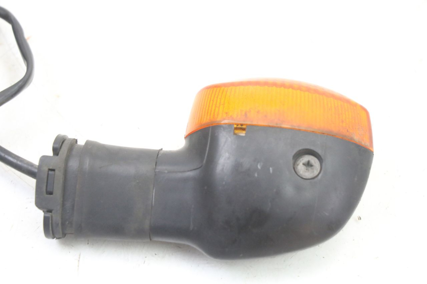 photo de CLIGNOTANT ARRIERE DROIT YAMAHA FZ6 FAZER S2 600 (2007 - 2011) - Gros plan technique