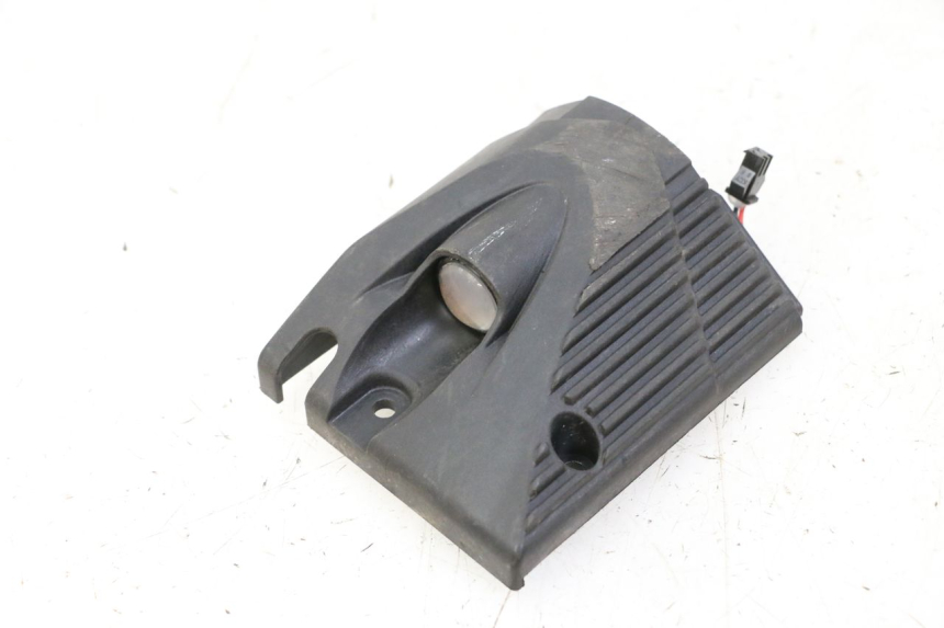 photo de CLIGNOTANT ARRIERE DROIT KUKIRIN G2 MASTER 1 - Gros plan technique