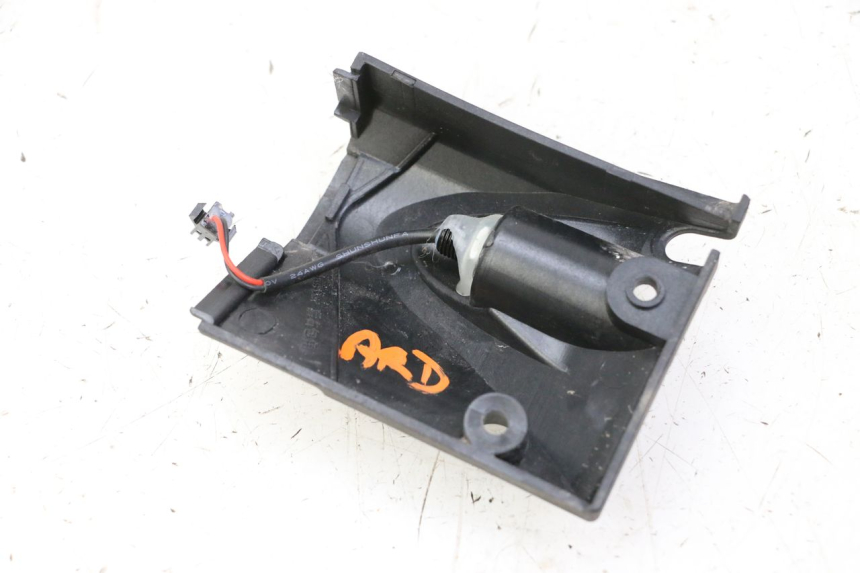 photo de CLIGNOTANT ARRIERE DROIT KUKIRIN G2 MASTER 1 - État de surface