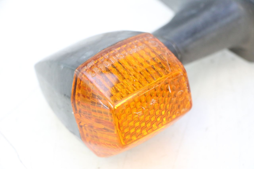photo de CLIGNOTANT ARRIERE DROIT KAWASAKI GPX F ZX750F 750 (1986 - 1990) - Gros plan technique