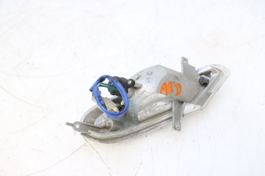 photo de CLIGNOTANT ARRIERE DROIT KYMCO GRAND DINK 125 (2008 - 2014) - Autre angle de vue