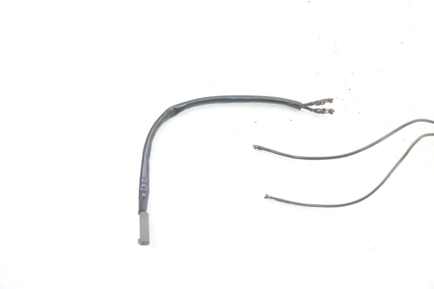 photo de CLIGNOTANT ARRIERE DROIT SUZUKI GS GSE 500 (2001 - 2003) - Autre angle de vue