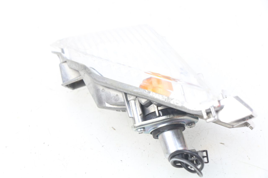 photo de CLIGNOTANT ARRIERE DROIT SUZUKI GSX-R GSXR 750 (2011 - 2016) - Gros plan technique