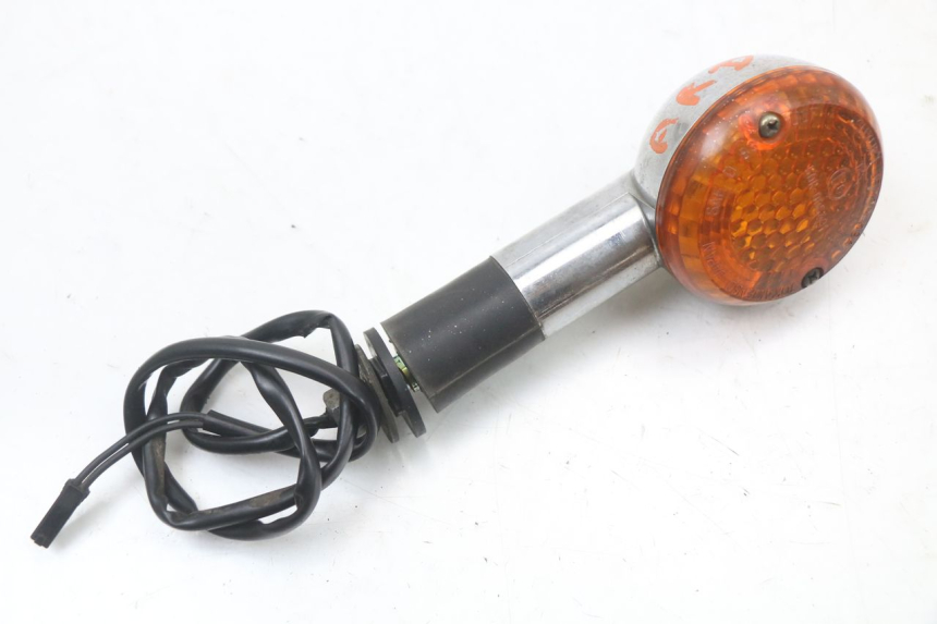 photo de CLIGNOTANT ARRIERE DROIT SUZUKI GZ MARAUDER 125 (1998 - 2004) - Zoom état d’usage