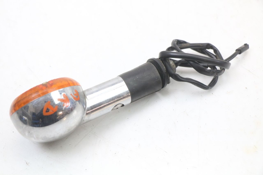 photo de CLIGNOTANT ARRIERE DROIT SUZUKI GZ MARAUDER 125 (1998 - 2004) - Autre angle de vue