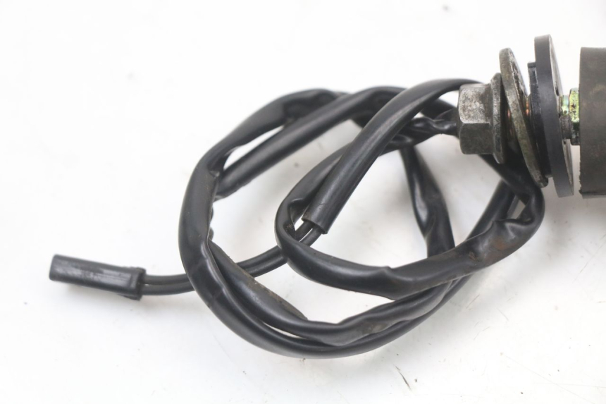 photo de CLIGNOTANT ARRIERE DROIT SUZUKI GZ MARAUDER 125 (1998 - 2004) - Points de fixation