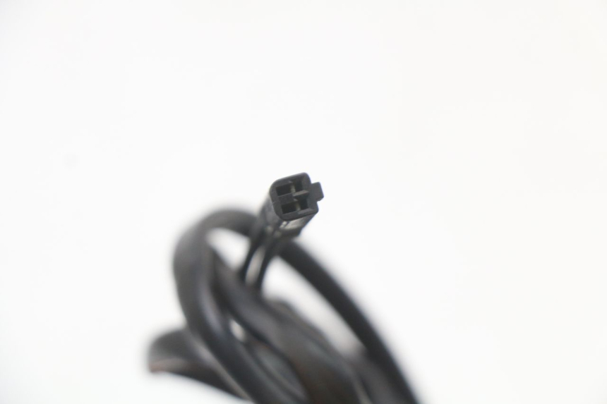 photo de CLIGNOTANT ARRIERE DROIT SUZUKI GZ MARAUDER 125 (1998 - 2004) - État de surface