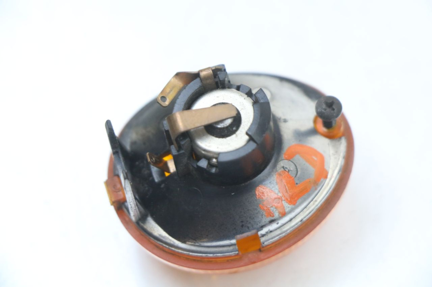 photo de CLIGNOTANT ARRIERE DROIT RENAULT KOURANOS 125 (2001 - 2004) - Gros plan technique