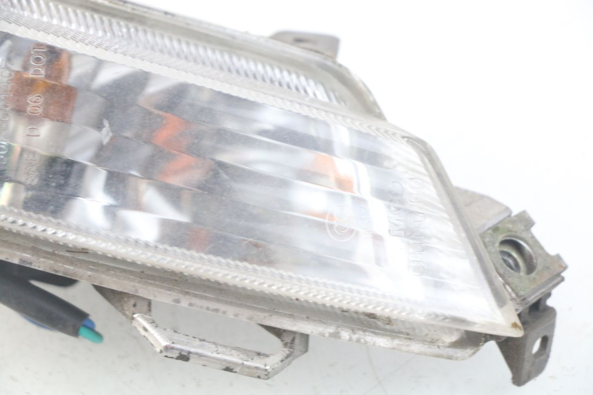 photo de CLIGNOTANT ARRIERE DROIT KYMCO LIKE 4T 50 (2009 - 2018) - Gros plan technique