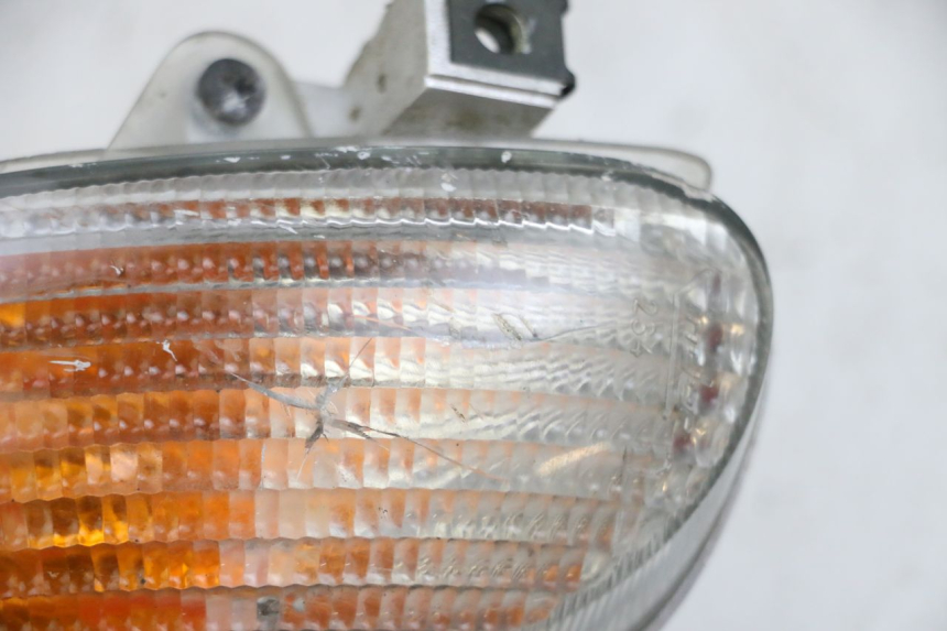 photo de CLIGNOTANT ARRIERE DROIT YAMAHA NEO'S NEOS 2T 50 (1998 - 2007) - Gros plan technique