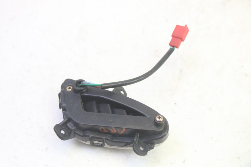 photo de CLIGNOTANT ARRIERE DROIT JM MOTORS OLDIES GT 4T 50 (2018 - 2025) - Autre angle de vue