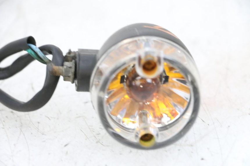 photo de CLIGNOTANT ARRIERE DROIT SYM ORBIT 2 4T 50 (2008 - 2017) - Gros plan technique
