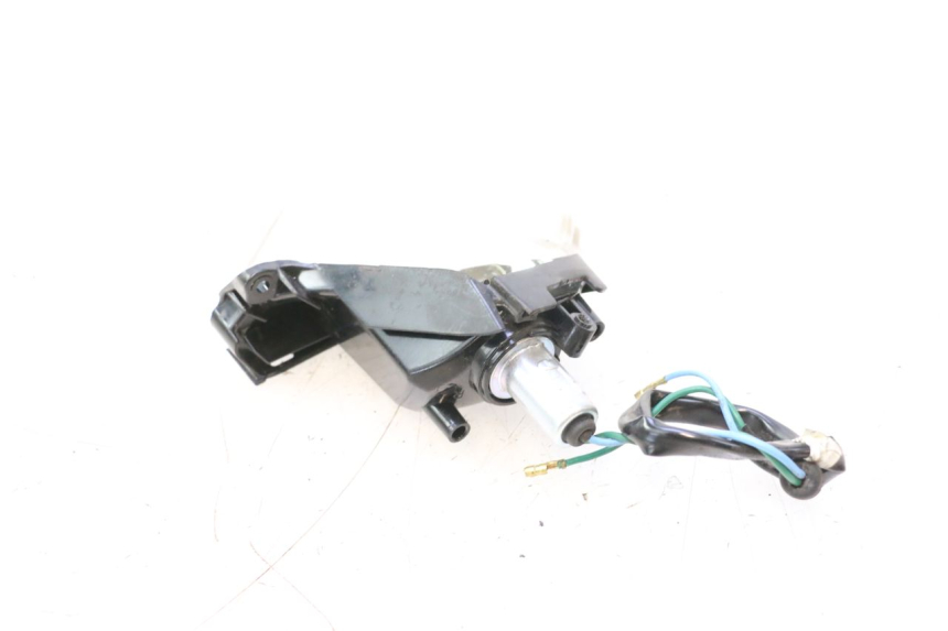 photo de CLIGNOTANT ARRIERE DROIT HONDA PCX (JF28) 125 (2009 - 2011) - Points de fixation