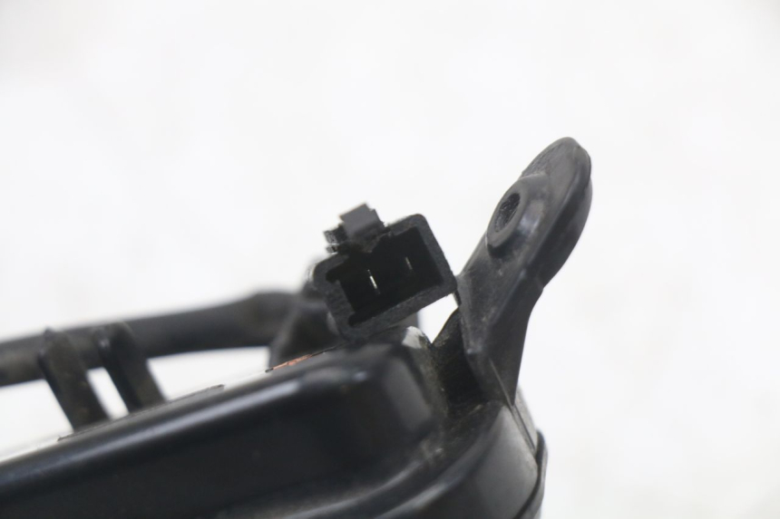 photo de CLIGNOTANT ARRIERE DROIT PEUGEOT DJANGO 125 (2014 - 2017) - Points de fixation