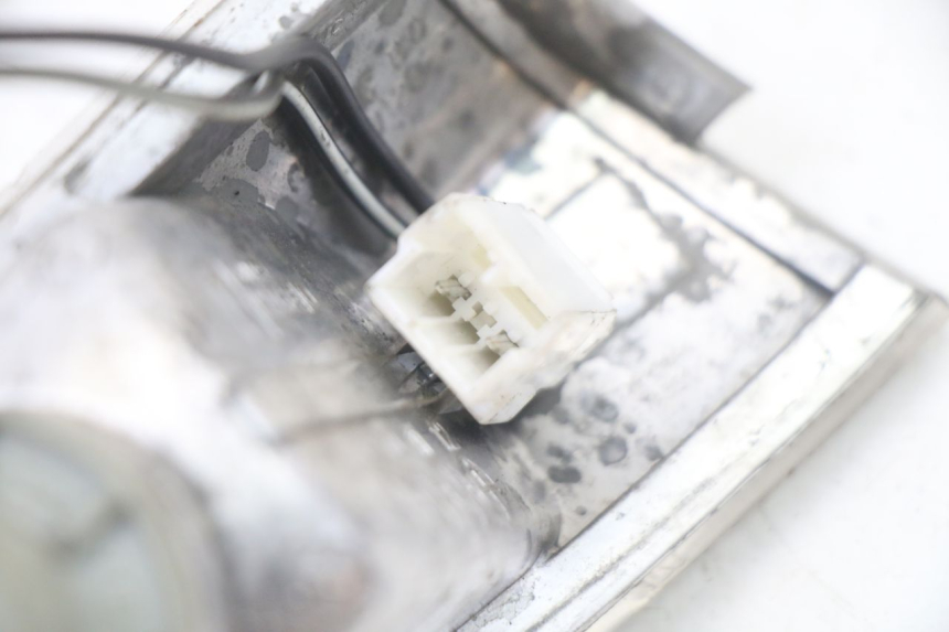 photo de CLIGNOTANT ARRIERE DROIT PIAGGIO FLY 2T 50 (2004 - 2017) - Gros plan technique