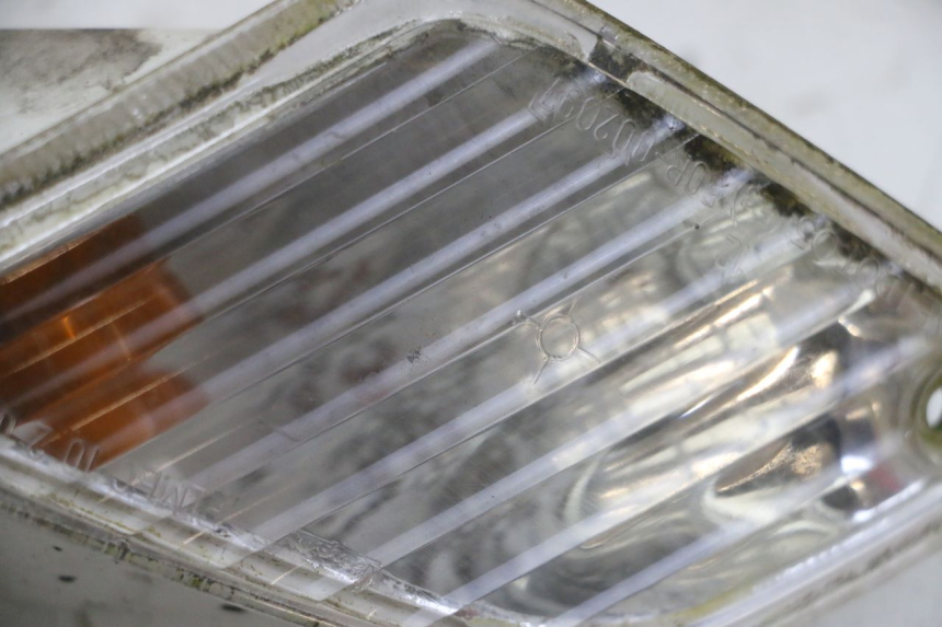 photo de CLIGNOTANT ARRIERE DROIT PIAGGIO VESPA GRANTURISMO 200 (2004 - 2005) - Zoom état d’usage