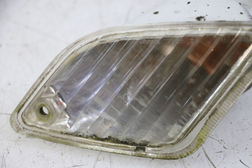 photo de CLIGNOTANT ARRIERE DROIT PIAGGIO VESPA GRANTURISMO 200 (2004 - 2005) - Gros plan technique