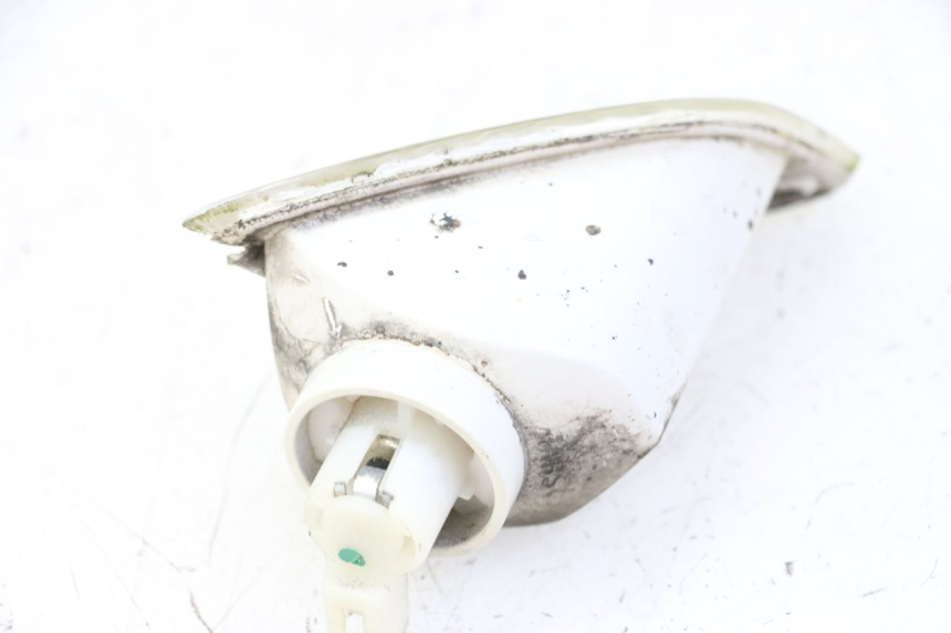 photo de CLIGNOTANT ARRIERE DROIT PIAGGIO VESPA GRANTURISMO 200 (2004 - 2005) - État de surface