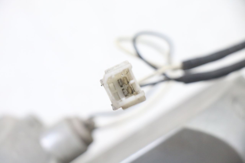 photo de CLIGNOTANT ARRIERE DROIT PIAGGIO X8 125 (2004 - 2007) - Vue d’ensemble