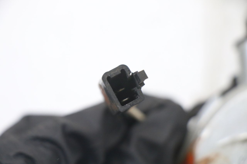 photo de CLIGNOTANT ARRIERE DROIT PIAGGIO ZIP 2T 50 (2009 - 2019) - Points de fixation