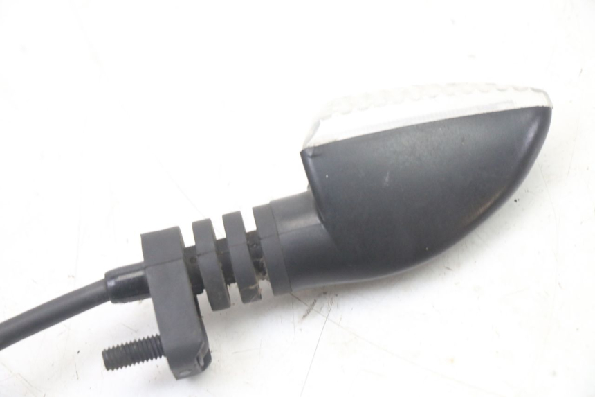 photo de CLIGNOTANT ARRIERE DROIT LIGIER PULSE 3 1 (2014 - 2020) - Gros plan technique