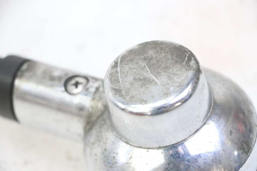 photo de CLIGNOTANT ARRIERE DROIT APRILIA SCARABEO GT TOURING 125 (1999 - 2005) - Points de fixation