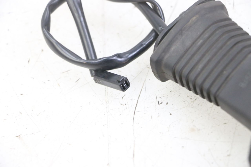 photo de CLIGNOTANT ARRIERE DROIT SUZUKI GSX F GSXF 650 (2007 - 2015) - Autre angle de vue