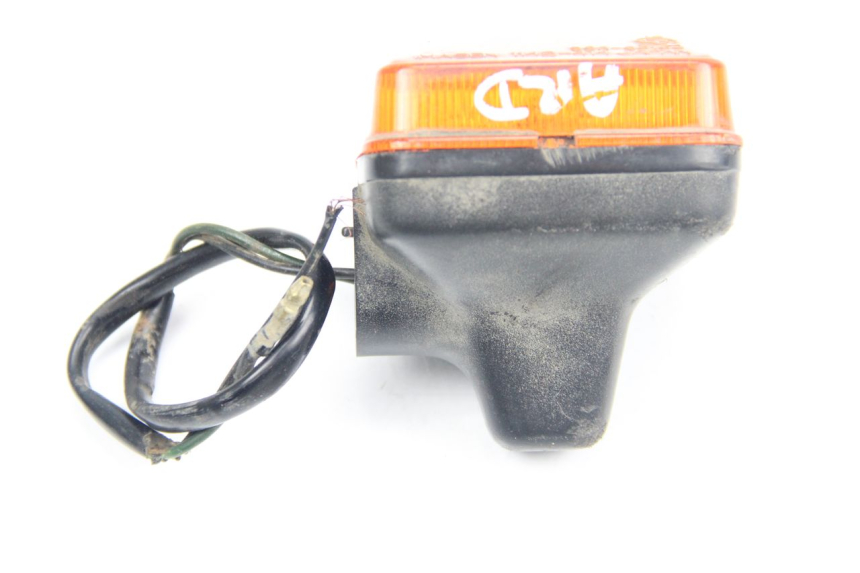 photo de CLIGNOTANT ARRIERE DROIT YAMAHA TW 125 (1998 - 2002) - Gros plan technique