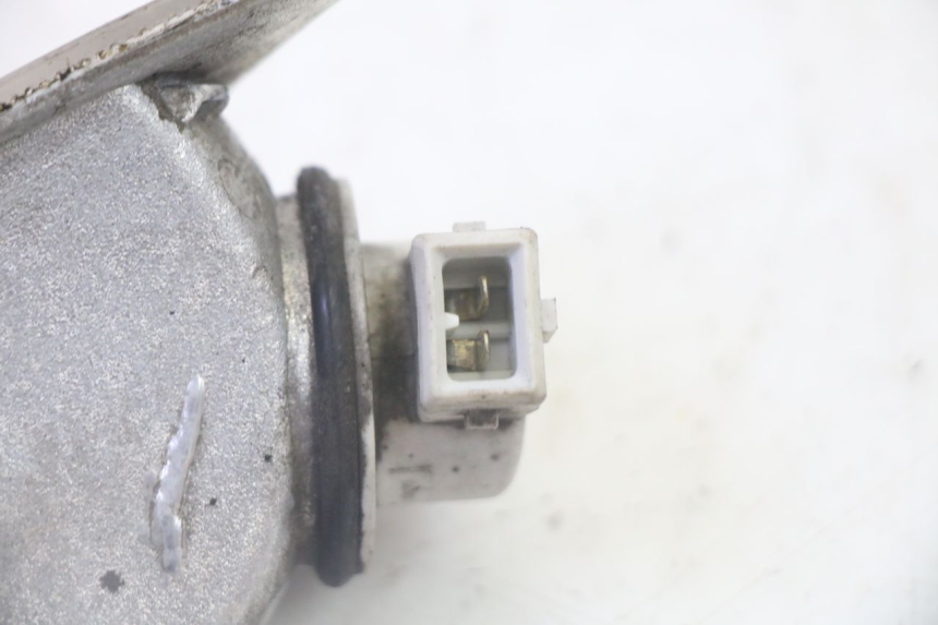 photo de CLIGNOTANT ARRIERE DROIT PIAGGIO VESPA S 2T 50 (2007 - 2014) - Gros plan technique