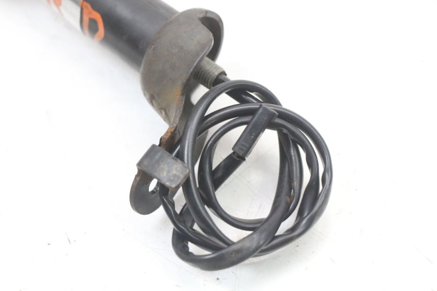 photo de CLIGNOTANT ARRIERE DROIT SUZUKI VL INTRUDER 125 (2004 - 2007) - Points de fixation