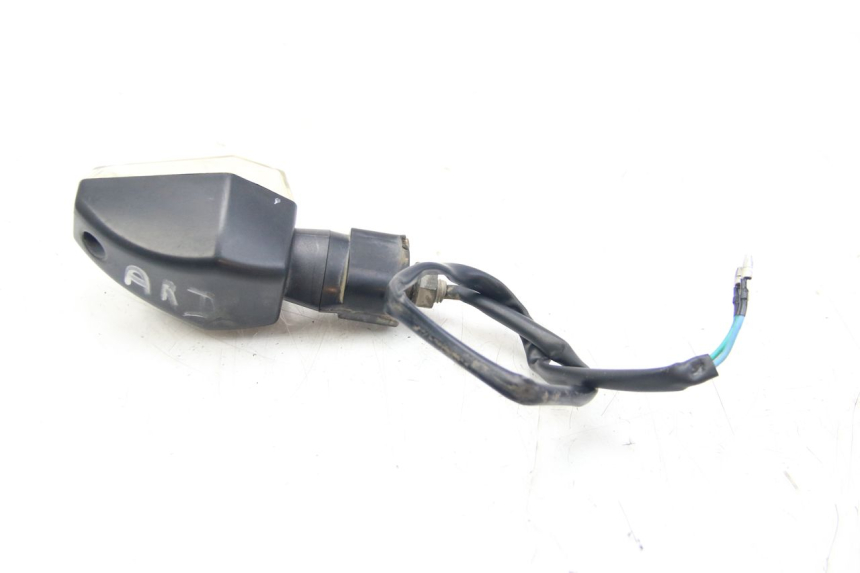 photo de CLIGNOTANT ARRIERE DROIT SYM WOLF SB 125 (2011 - 2018) - Gros plan technique