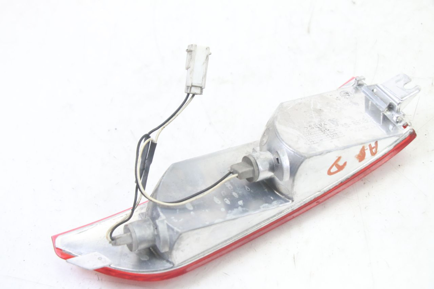 photo de CLIGNOTANT ARRIERE DROIT PIAGGIO XEVO - X EVO 125 (2007 - 2017) - Gros plan technique