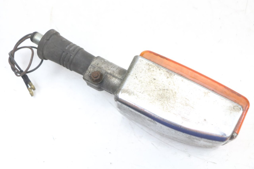 photo de CLIGNOTANT ARRIERE DROIT YAMAHA XJ F 900 (1983 - 1994) - Gros plan technique