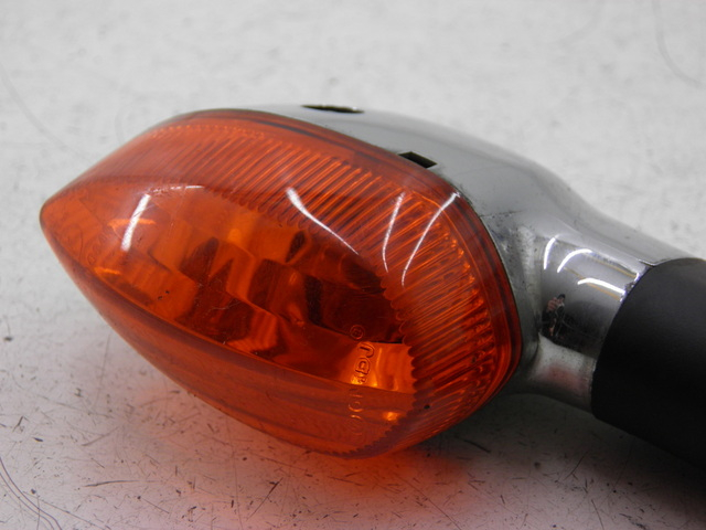 photo de CLIGNOTANT ARRIERE DROIT YAMAHA YBR CUSTOM 125 (2008 - 2010) - Vue d’ensemble