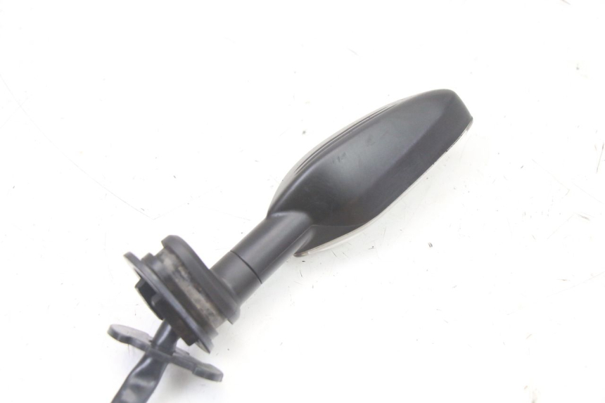 photo de CLIGNOTANT ARRIERE DROIT YAMAHA YP T-MAX TMAX 530 (2017 - 2020) - Gros plan technique