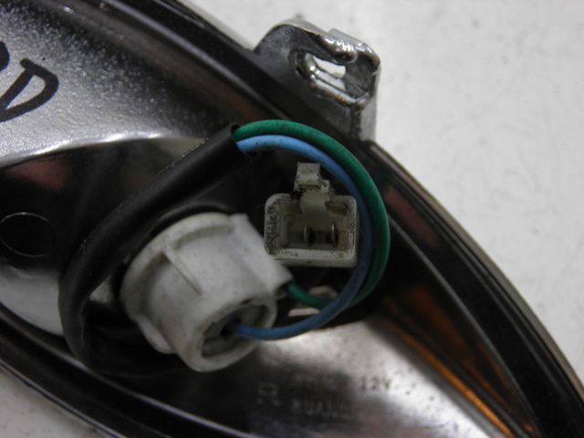 photo de CLIGNOTANT ARRIERE DROIT YAMASAKI YM50QT-N3 RETRO 50 (2012 - 2014) - Autre angle de vue