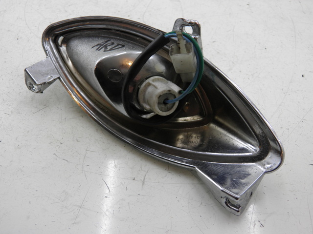 photo de CLIGNOTANT ARRIERE DROIT YAMASAKI YM50QT-N3 RETRO 50 (2012 - 2014) - Gros plan technique