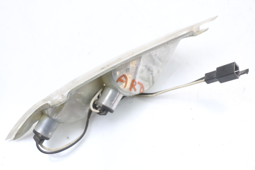 photo de CLIGNOTANT ARRIERE DROIT PIAGGIO ZIP 2T 50 (2009 - 2019) - État de surface