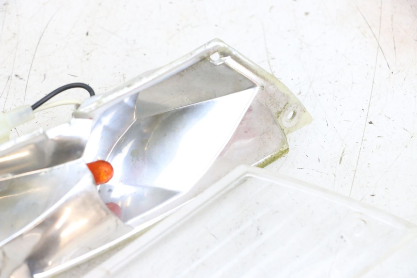 photo de CLIGNOTANT ARRIERE DROIT PIAGGIO ZIP 2T 50 (2009 - 2019) - Détails caractéristiques