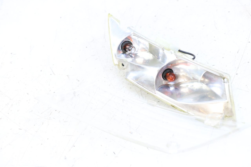 photo de CLIGNOTANT ARRIERE DROIT PIAGGIO ZIP 2T 50 (2009 - 2019) - État de surface