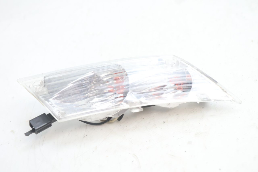 photo de CLIGNOTANT ARRIERE DROIT PIAGGIO ZIP 2T 50 (2009 - 2019) - Gros plan technique
