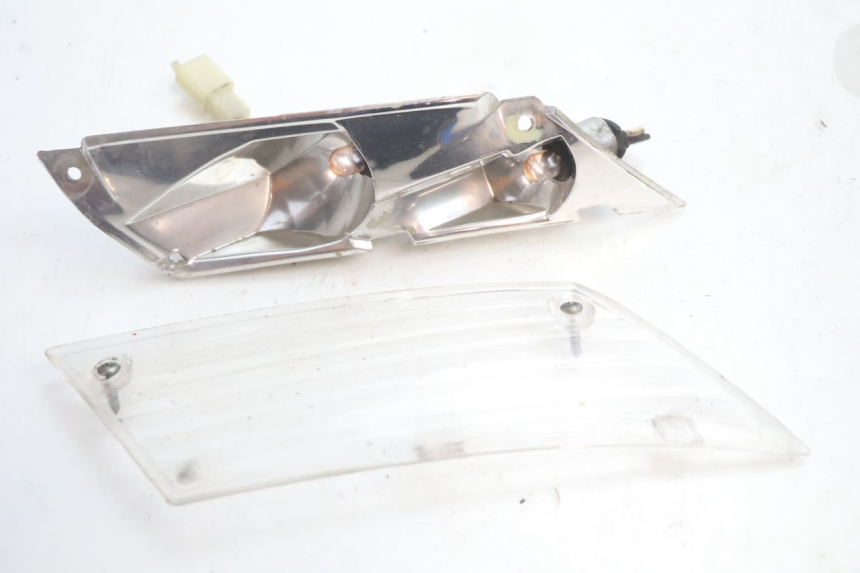 photo de CLIGNOTANT ARRIERE DROIT PIAGGIO ZIP 4T 50 (2006 - 2017) - Autre angle de vue