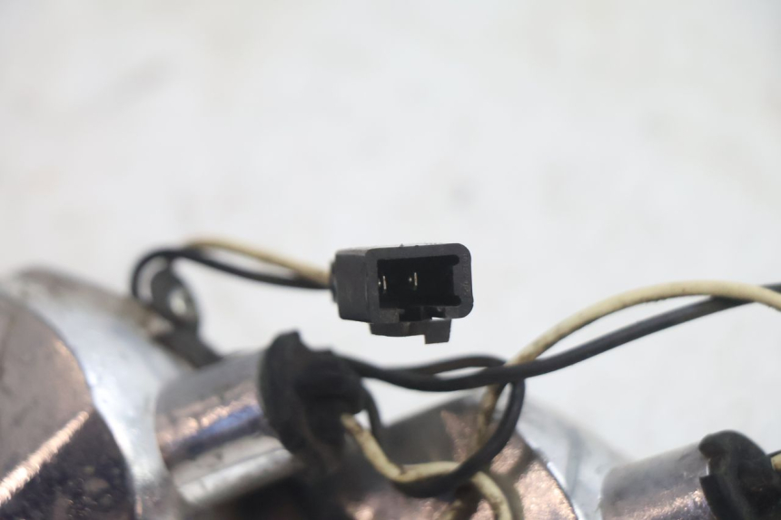 photo de CLIGNOTANT ARRIERE DROIT PIAGGIO ZIP 4T 50 (2018 - 2020) - État de surface