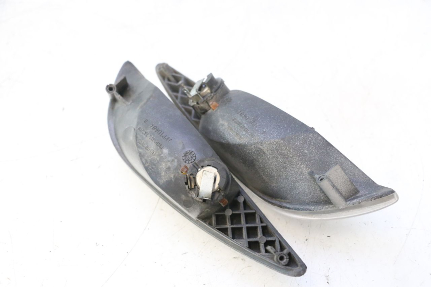 photo de CLIGNOTANT ARRIERE PEUGEOT ELYSTAR 50 (2002 - 2014) - Autre angle de vue