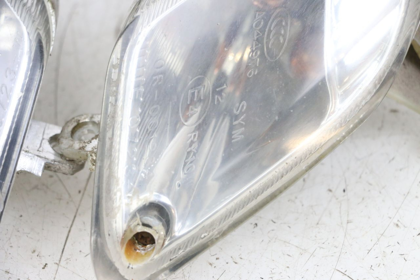 photo de CLIGNOTANT ARRIERE SYM FIDDLE 2 50 (2008 - 2013) - Zoom composants